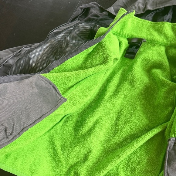 The North Face Kids 2 in 1 Hyvent Jacket - Picture 7 of 10